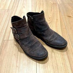 Born Ankle Boots - distressed brown